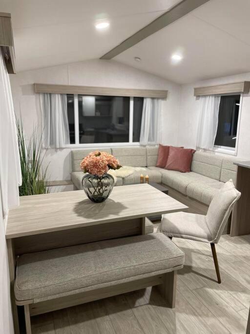 Garden Guest House Hovik Luaran gambar