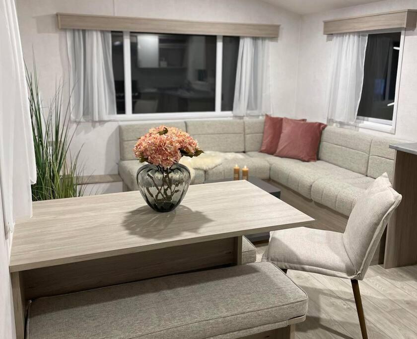 Garden Guest House Hovik Luaran gambar